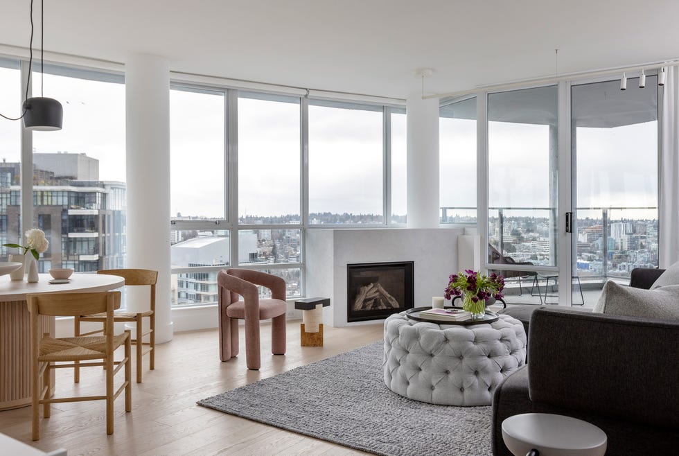 salón comedor con chimenea