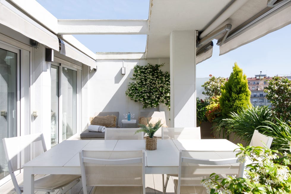 terraza con comedor exterior