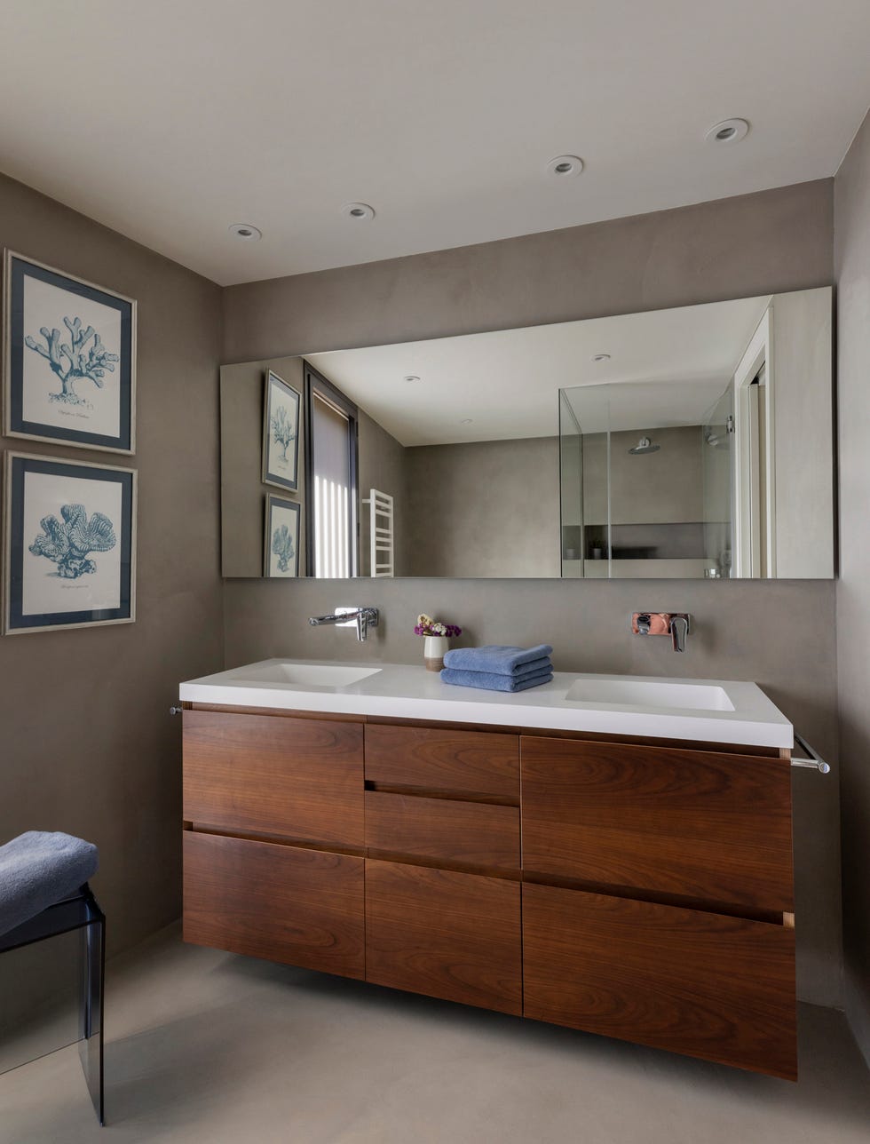 mueble de baño de madera