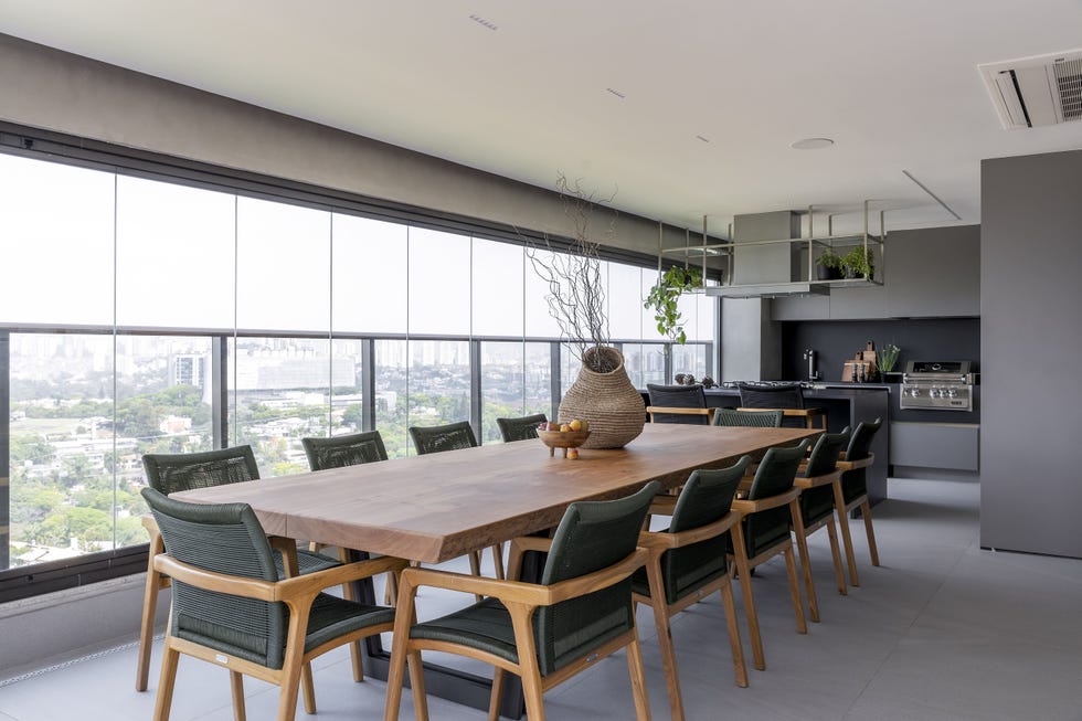 mesa de comedor con sillas de madera