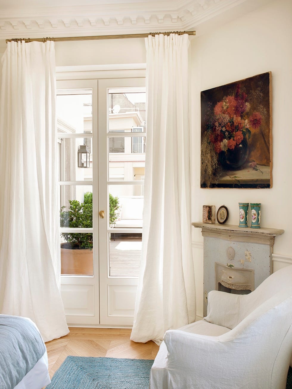 dormitorio con salida a la terraza