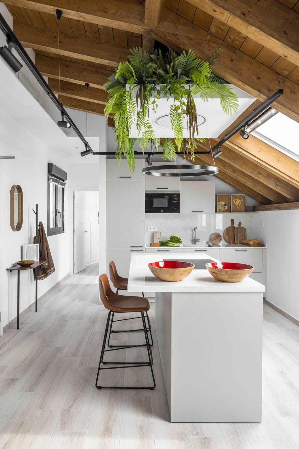 A penthouse with gabled roof in the Eixample of Bilbao renovated with open spaces