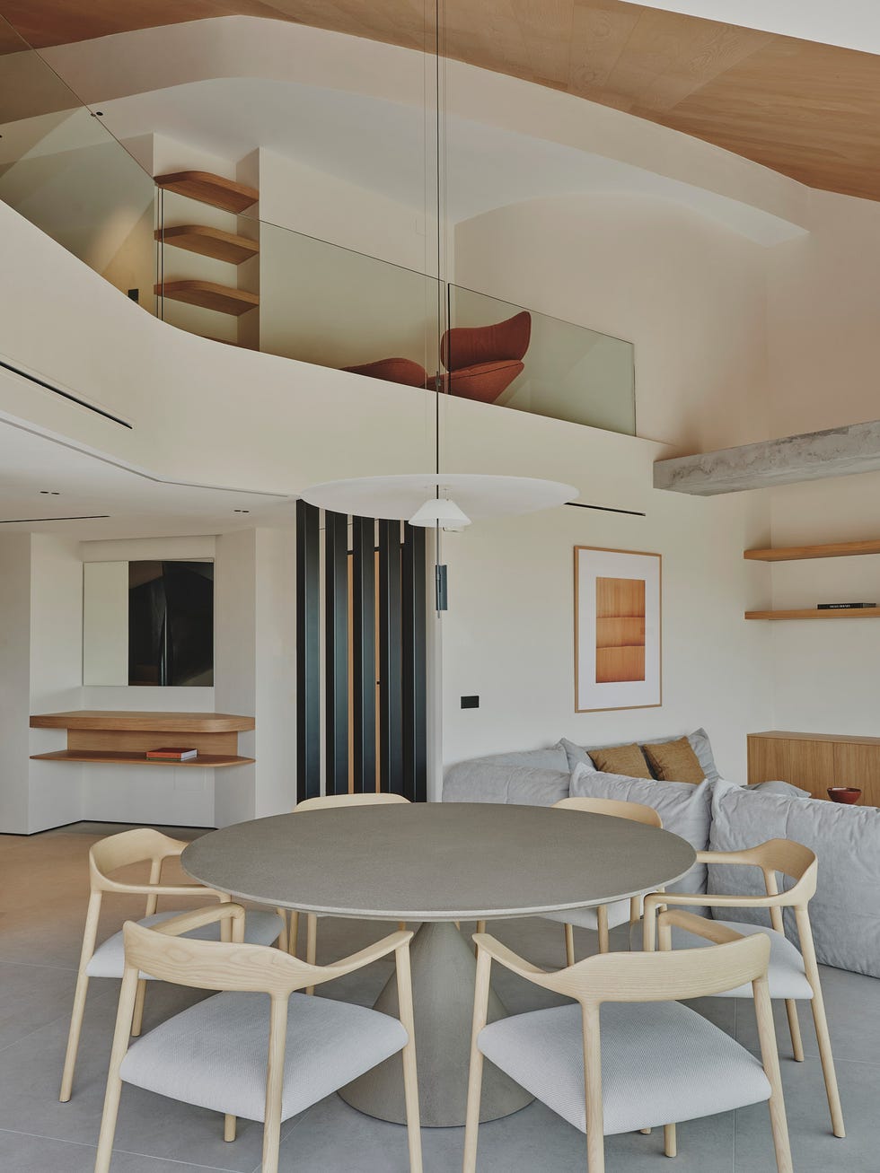 salón comedor con doble altura