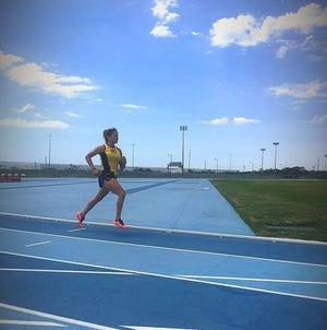 atleta argentina construye cinta de correr con sus manos