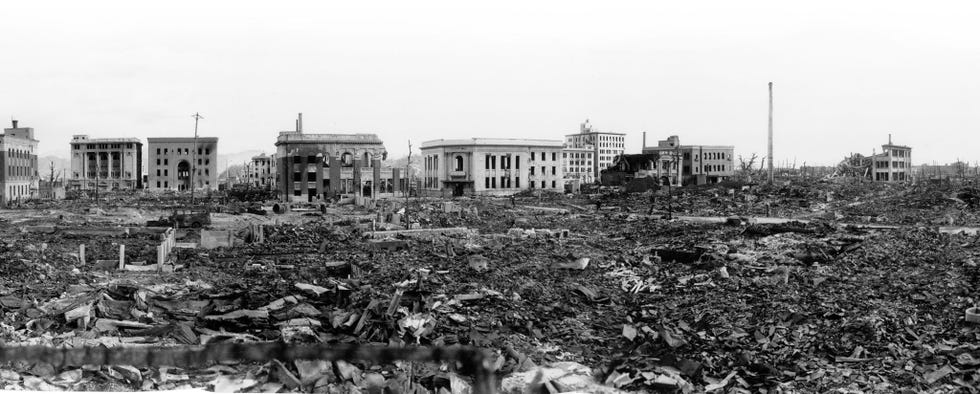 Op dit beeld van Hiroshima een aantal weken na het bombardement gemaakt is de omvang van de schade goed te zien