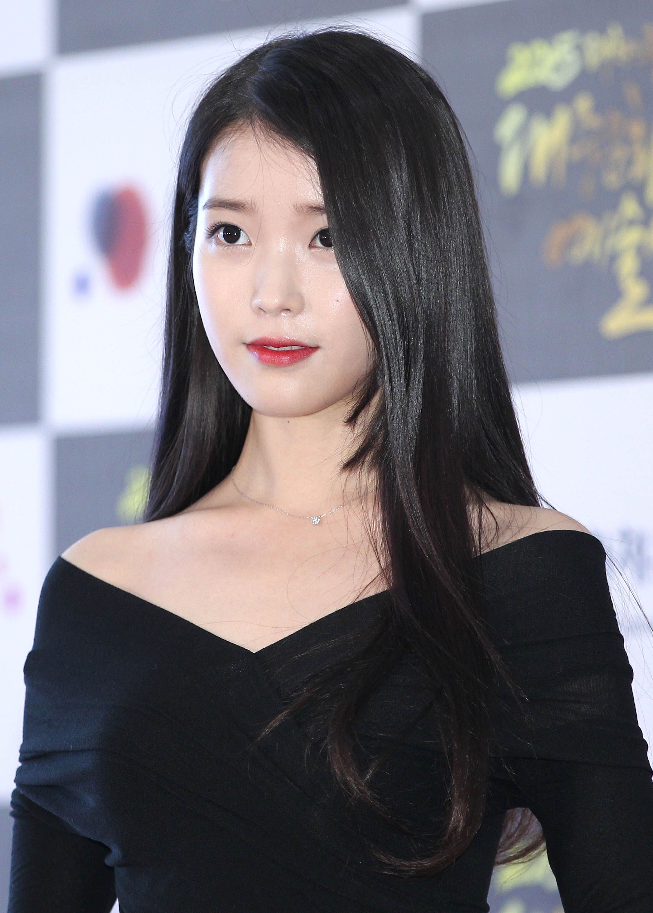 IU】“国民の妹”から女優イ・ジウンに！ 31歳を迎えるIUの美の歴史16年間を振り返り | ビューティ | ELLE ［エル デジタル］