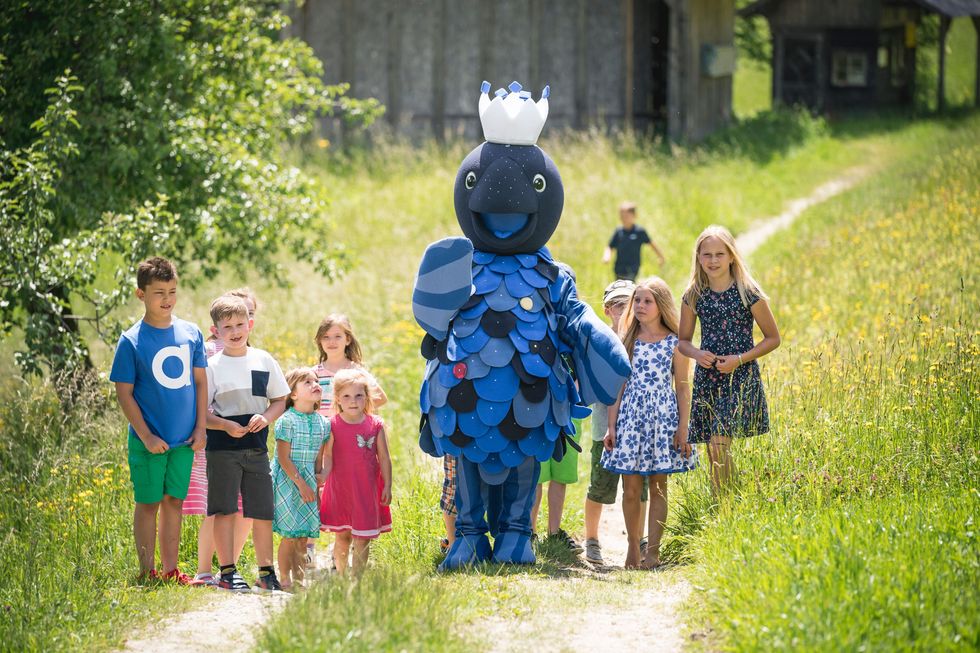 In de regio AtterseeAttergau worden veel activiteiten voor kinderen georganiseerd De mascotte Perla is daarbij een graag geziene gast