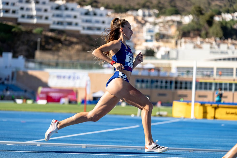lucía pinacchio gana los 800 metros en nerja