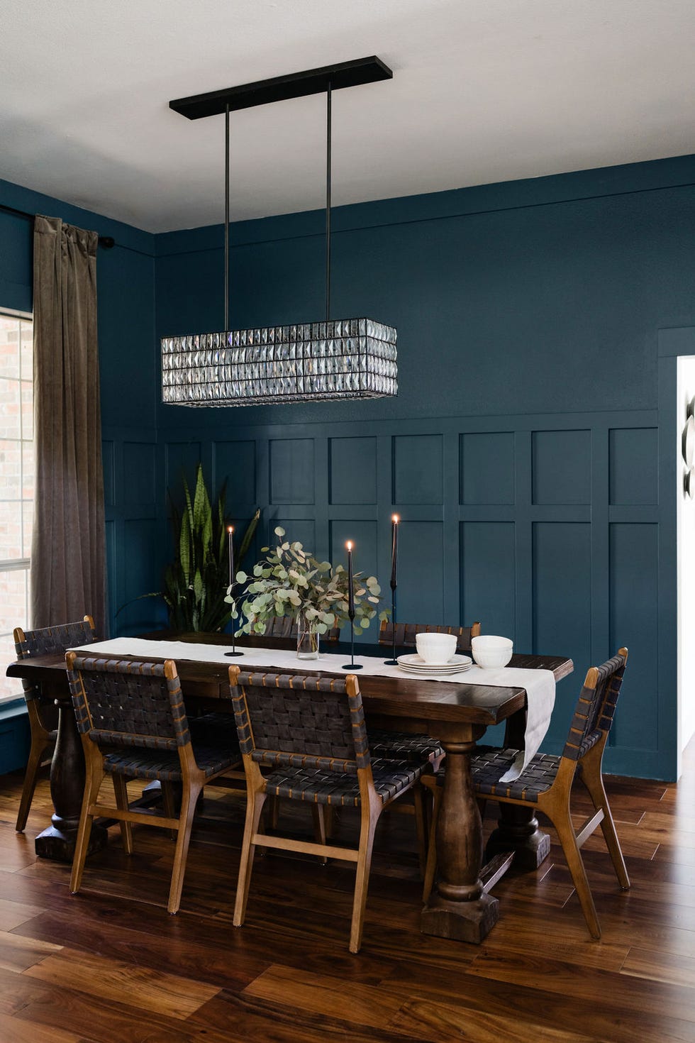 green dining room wainscoting