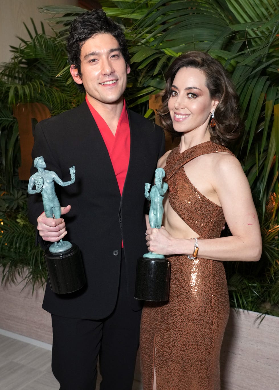 Jenna Ortega e Aubrey Plaza ai Sag Awards 2023, foto e video