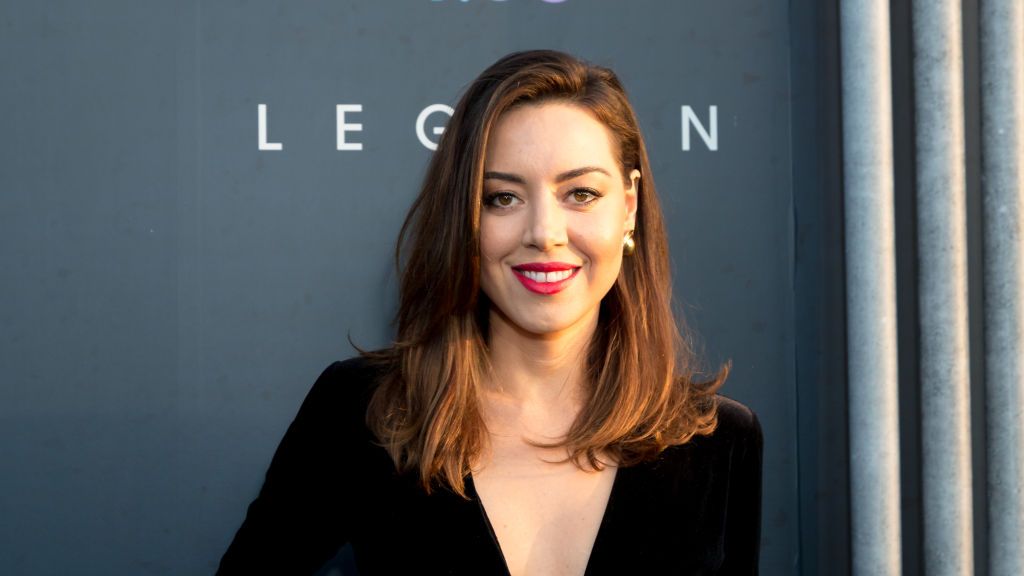 Aubrey Plaza debuts newly bleached blonde hair