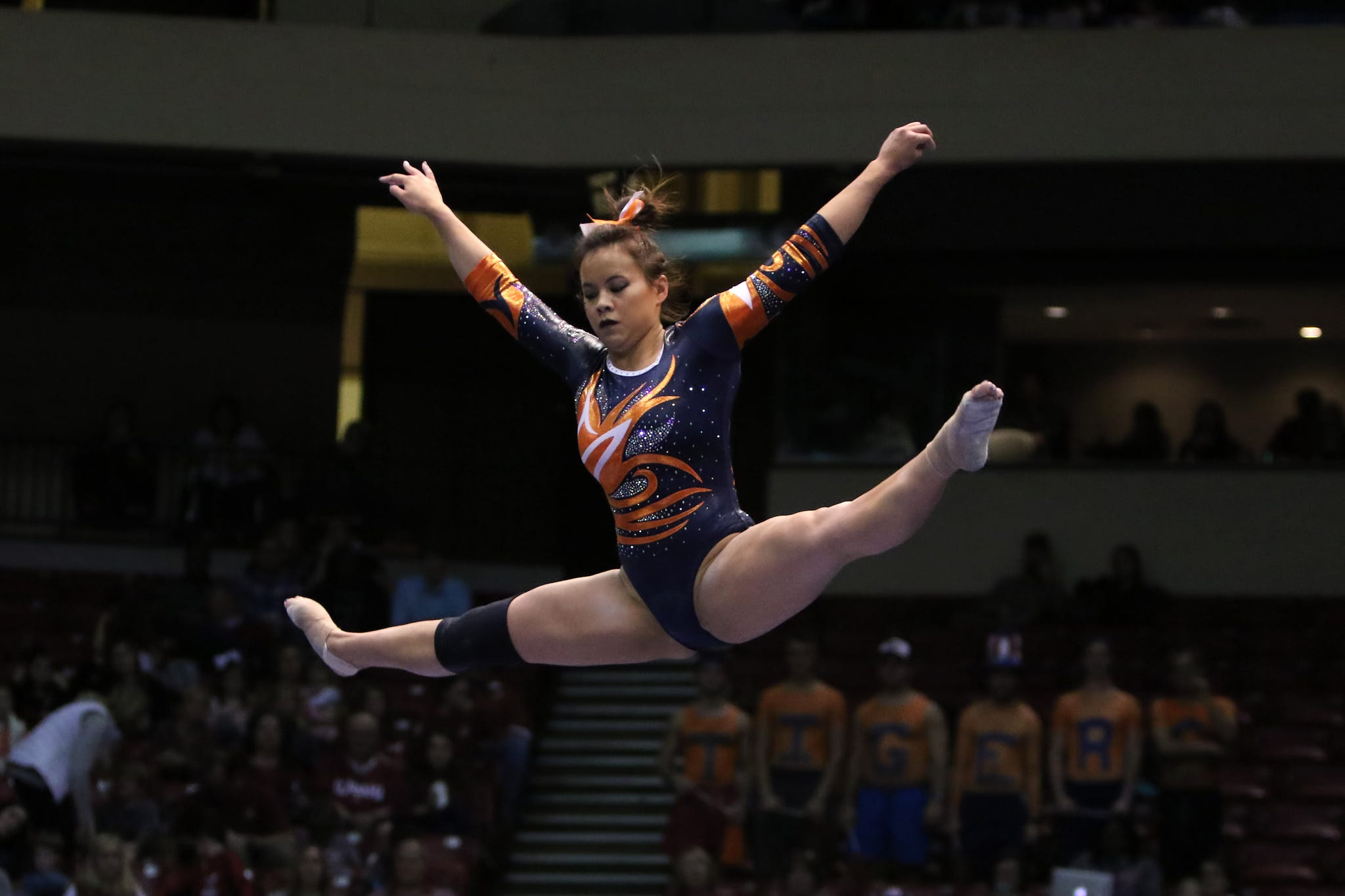 Una gimnasta se fractura las piernas durante un ejercicio - La dura lesión  de Samantha Cerio