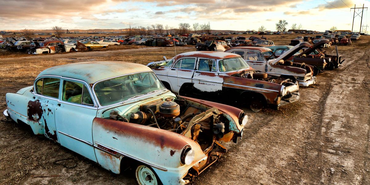 many but not mostly mopars at moore's auto salvage