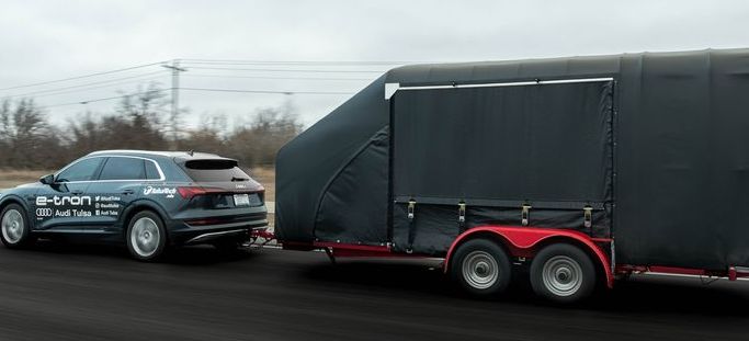Audi e-tron towing