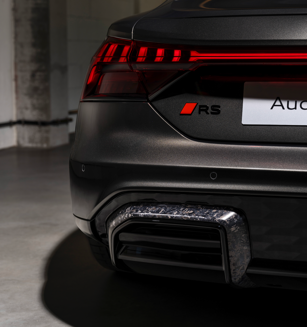 The Audi e-tron GT debuts a type of carbon fiber never seen before for the 925 HP RS