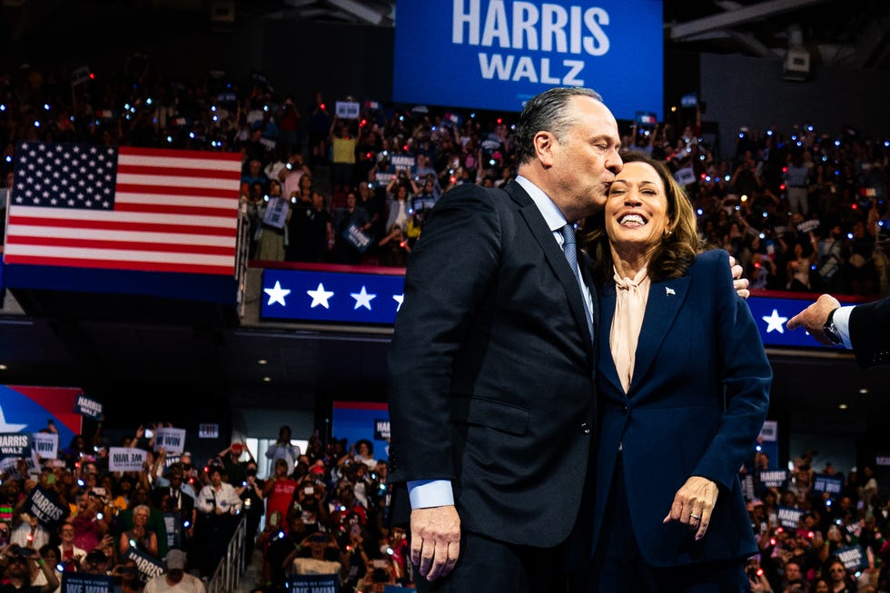 vp kamala harris campaign democratic vice presidential nominee minnesota governor tim walz