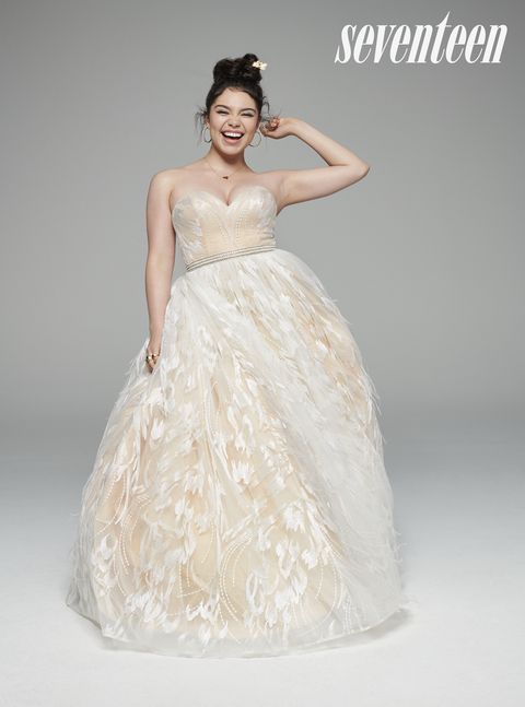Gown, Dress, Fashion model, Wedding dress, Clothing, Bridal party dress, White, Bridal clothing, Shoulder, Bride, 