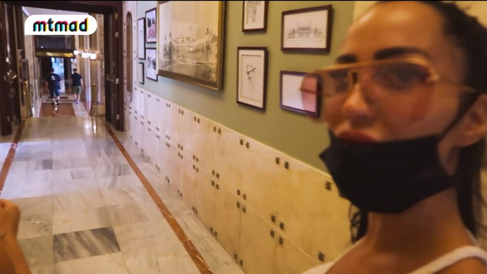 aurah ruiz muestra el hotel santa catalina de las palmas de gran canaria, donde se alojó en 2021, mismo hotel escogido por jennifer lopez en 2022 durante el rodaje de 'the mother'