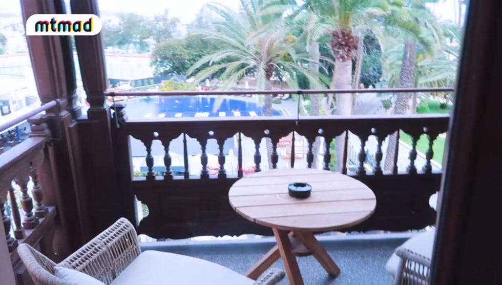 aurah ruiz muestra el hotel santa catalina de las palmas de gran canaria, donde se alojó en 2021, mismo hotel escogido por jennifer lopez en 2022 durante el rodaje de 'the mother'