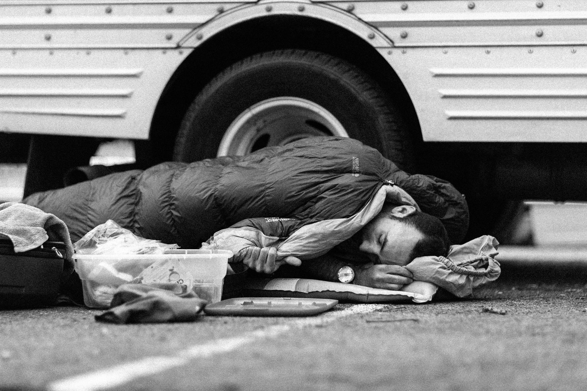 aurélien sanchez takes a nap at the barkley marathons 2023