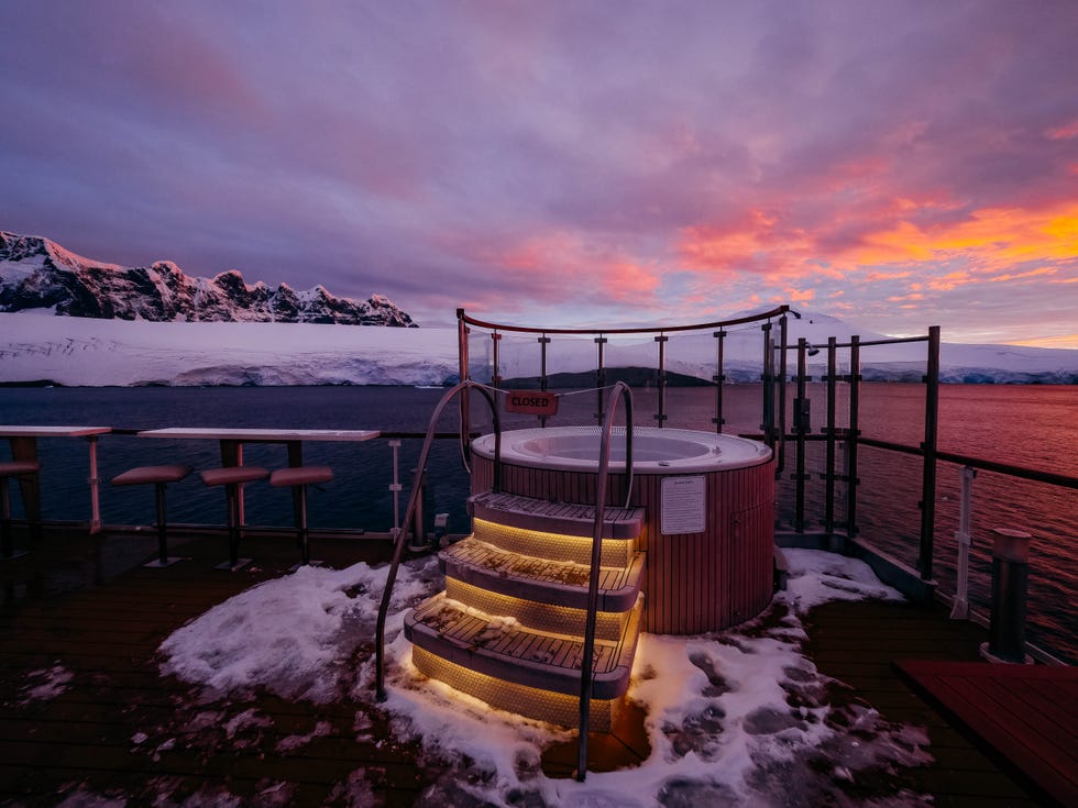 captured at port lockroy on 20mar, 2020 by matt horspool @etchd photography.