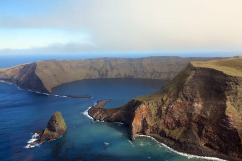 French Austral Lands and Seas, France
TERRES AUSTRALES ET ANTARCTIQUES FRANKRIJKMeerdere archipels in de afgelegen zuidelijke Indische Oceaan vormen een toevluchtsoord voor een van de grootste kolonies van vogels vooral koningspinguns en Indische geelneusalbatrossen en zeezoogdieren ter wereld