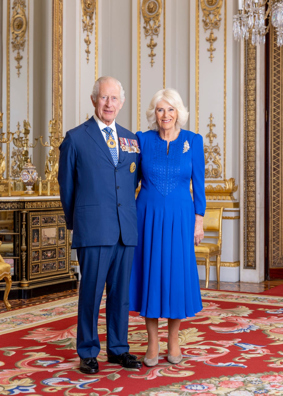 official australian portrait of his majesty king charles iii and queen camilla full length version