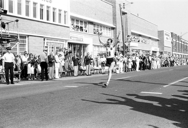 australia's robert de castella wins the marathon event at the 1982 brisbane comm