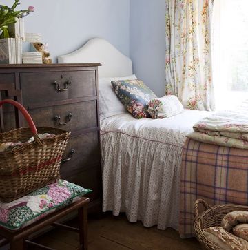 dormitorio decorado en estilo cottage