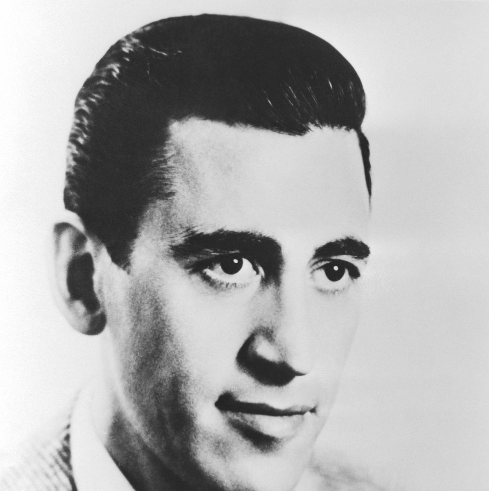 jd salinger looking to the right off camera in a portrait photograph