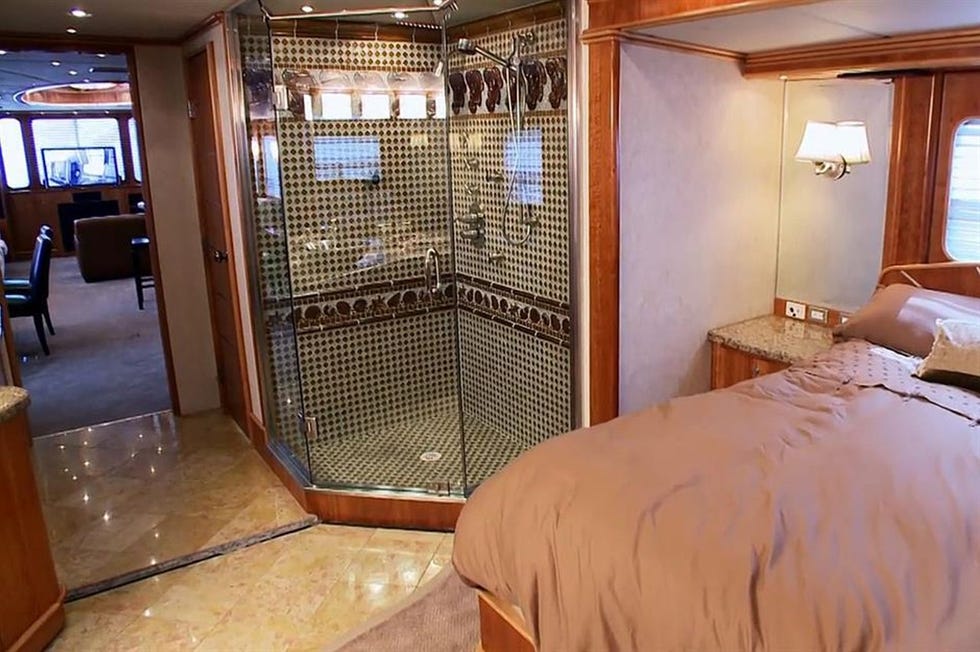 la autocaravana de súper lujo de leonardo dicaprio que te puede matar de envidia