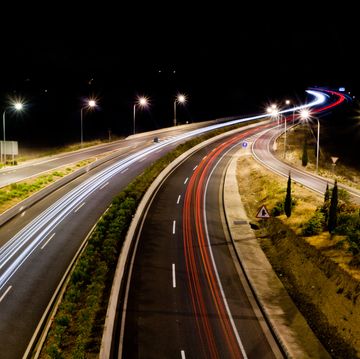 fotografía nocturna de una autopista en mallorca
