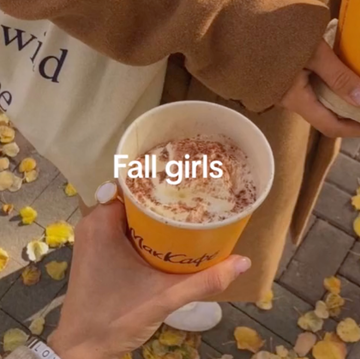 Su TikTok tornano i video autunnali della Cozy Girl su tiktok tornano i video autunnali della cozy girl