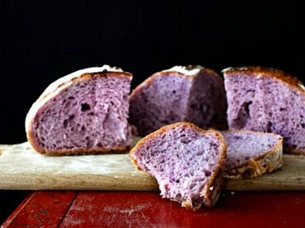 Il pane bianco fa male: ecco il pane viola più sano che lo sostituirà