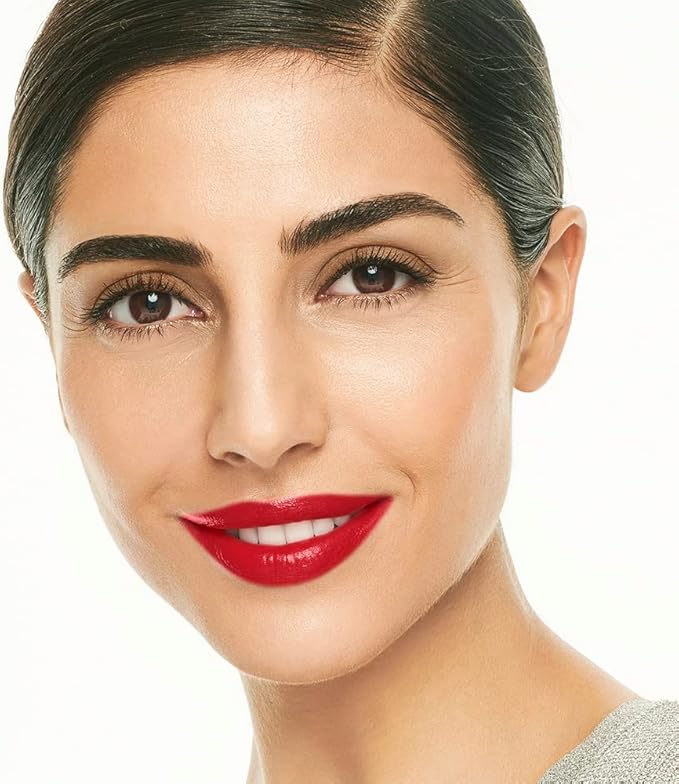 mujer con labial rojo