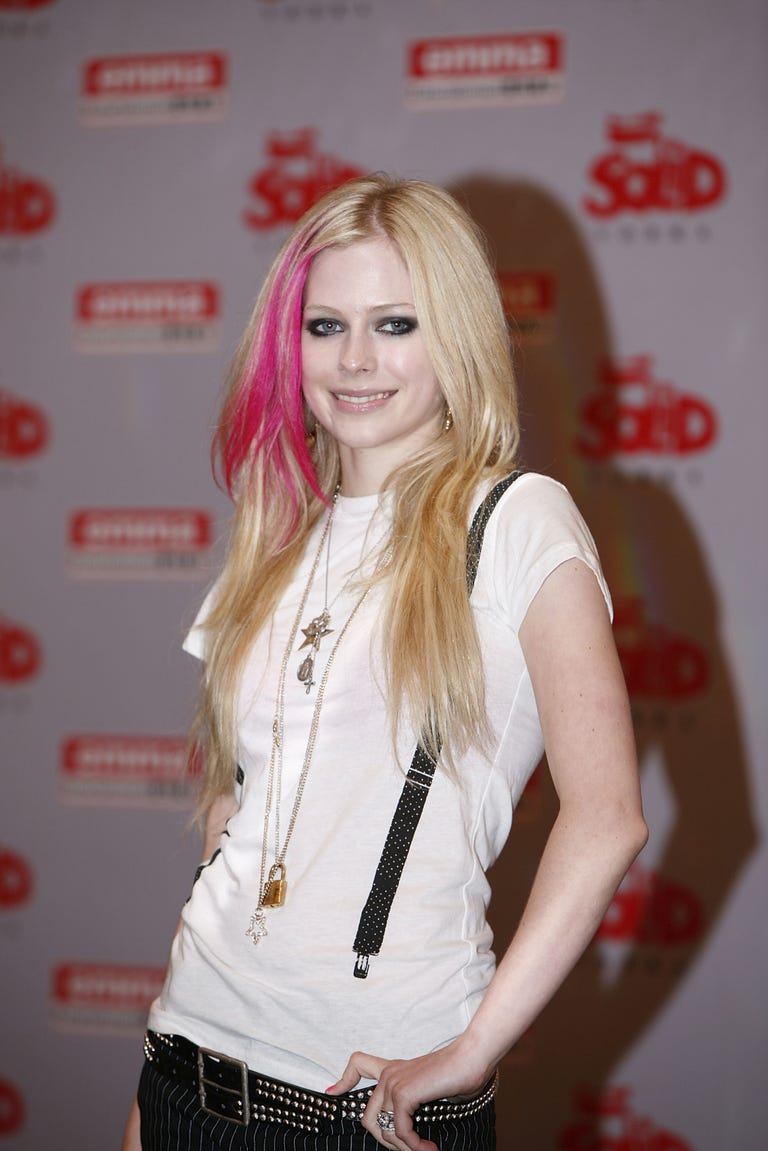 Avril Lavigne Just Brought Back Her Iconic Pink Dip Dye Hair