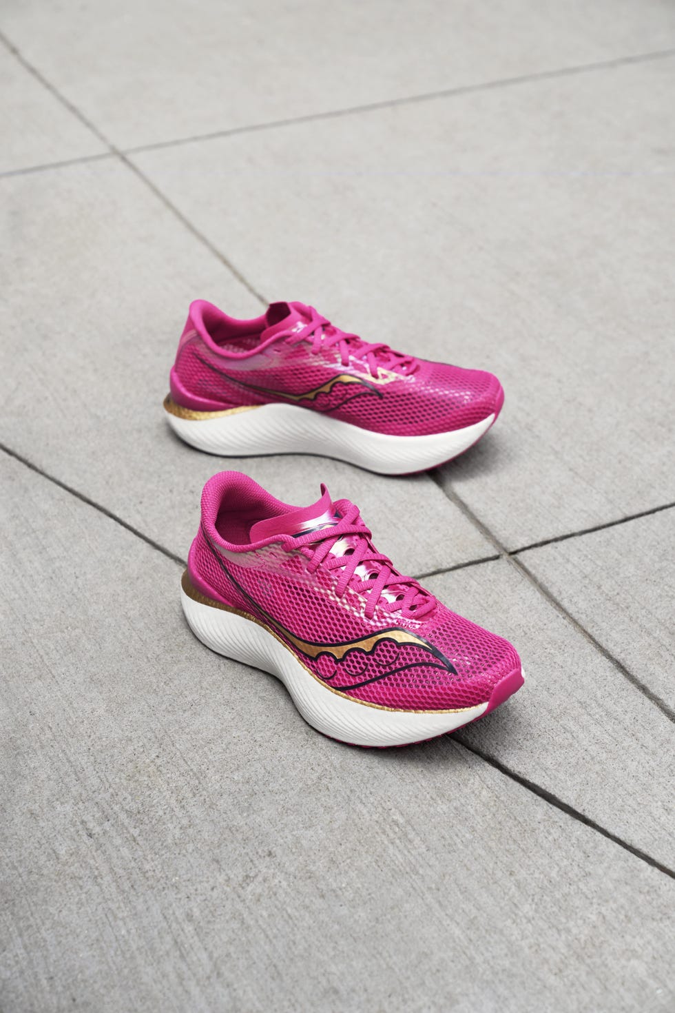 las zapatillas de running saucony endorphi pro 3 en color rosa