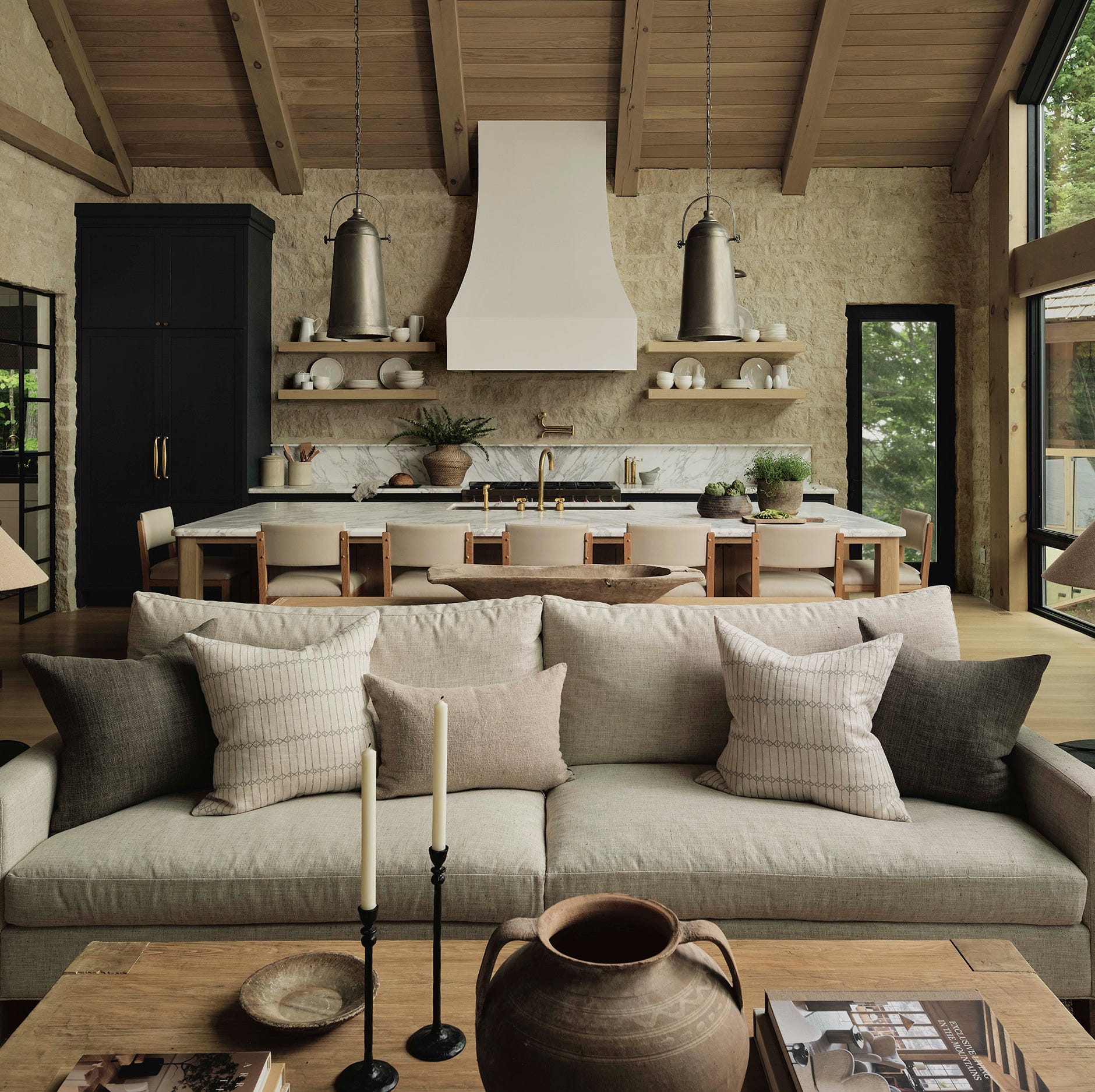 This Cozy Lakeside Cottage Was Designed With Hosting in Mind