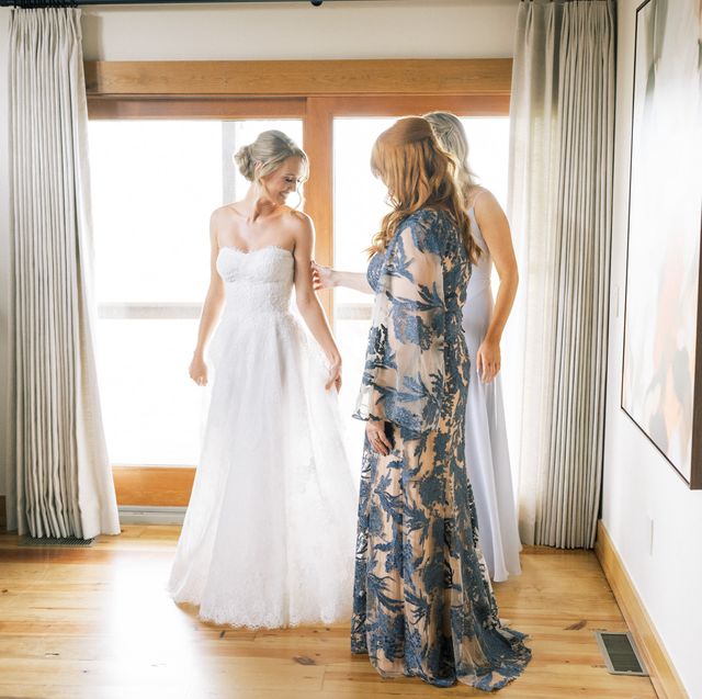 ree drummond and her daughter paige see alex drummond's wedding dress for the first time