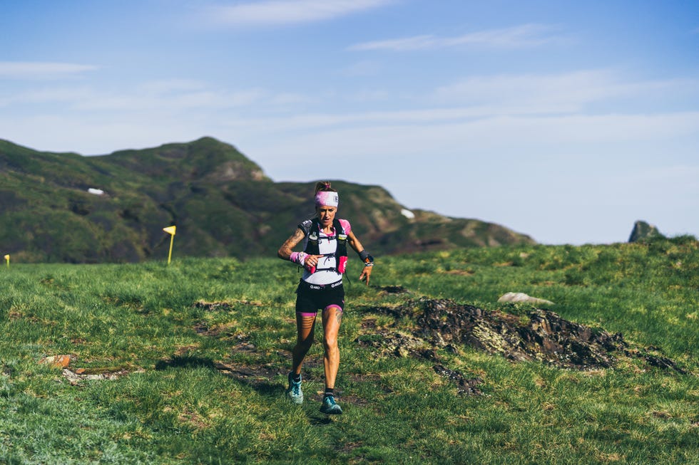 la atleta de montaña azara garcia de los salmones