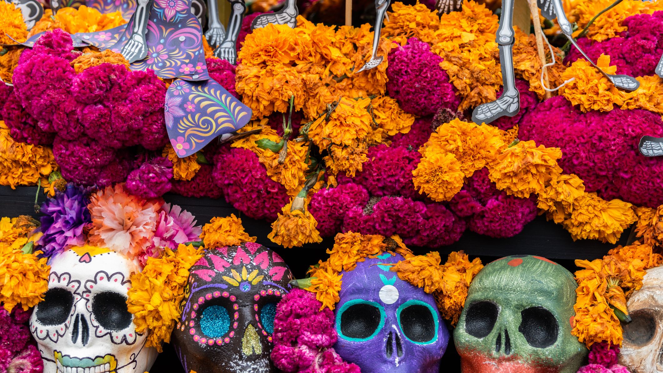 https://hips.hearstapps.com/hmg-prod/images/aztec-marigold-flowers-or-cempas-c3-bachil-and-skulls-in-royalty-free-image-1635178412.jpg?crop=1xw:0.84415xh;center,top