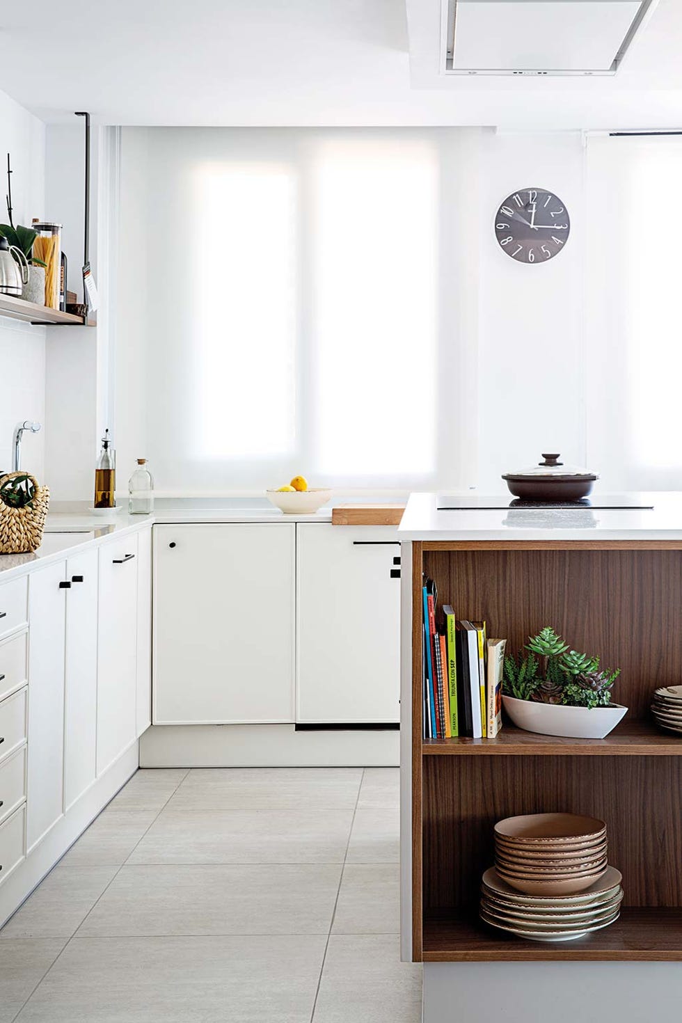 Cocina con isla luminosa