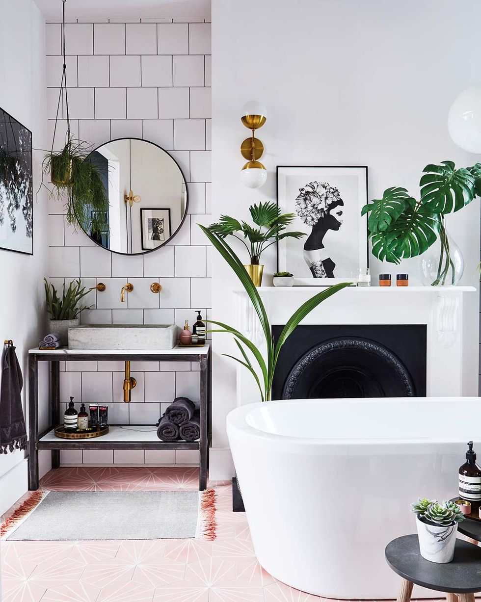 Papel pintado en el baño: 25 ejemplos para inspirarte