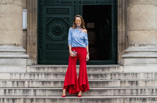 Sleeve, Shoulder, Standing, Waist, Style, Street fashion, Carmine, Stairs, Maroon, Electric blue, 