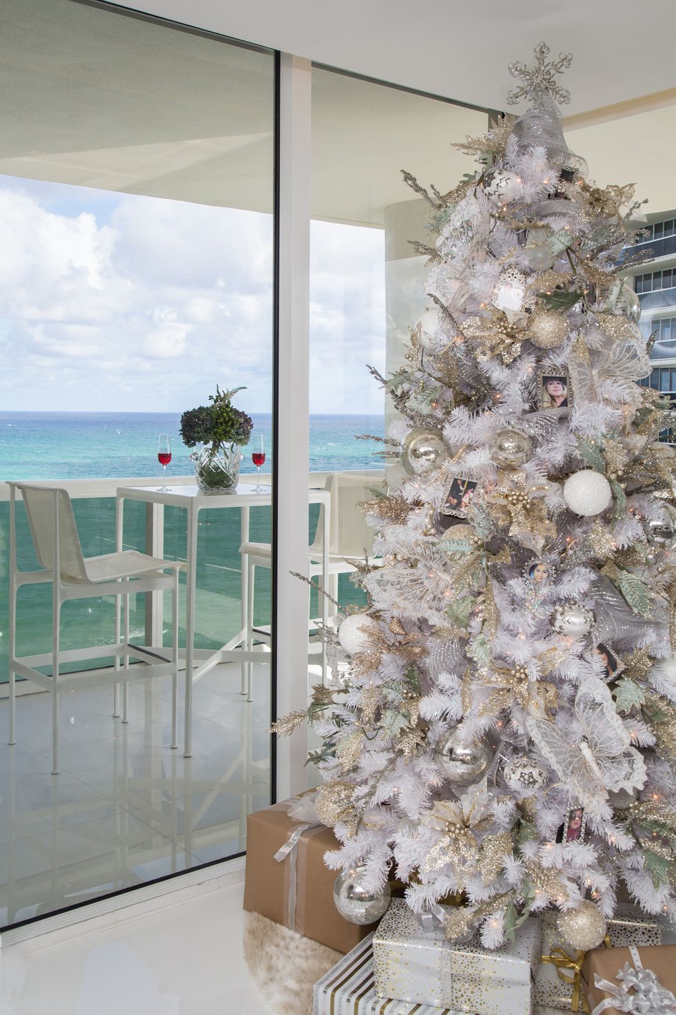 21 Coastal Christmas Decorating Ideas With Chic Beach Vacation