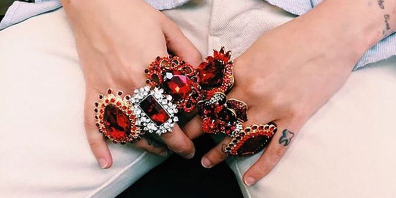 Finger, Nail, Fashion accessory, Wrist, Footwear, Hand, Jewellery, Joint, Bead, 