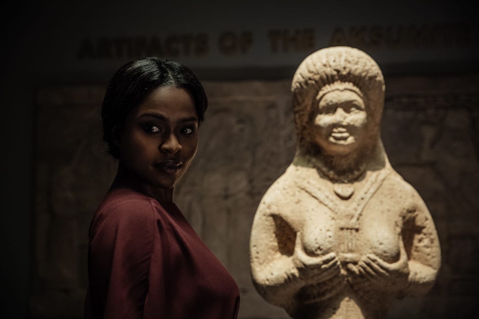 Cheek, Chin, Forehead, Sculpture, Adaptation, Temple, Neck, Ancient history, History, Artifact, 