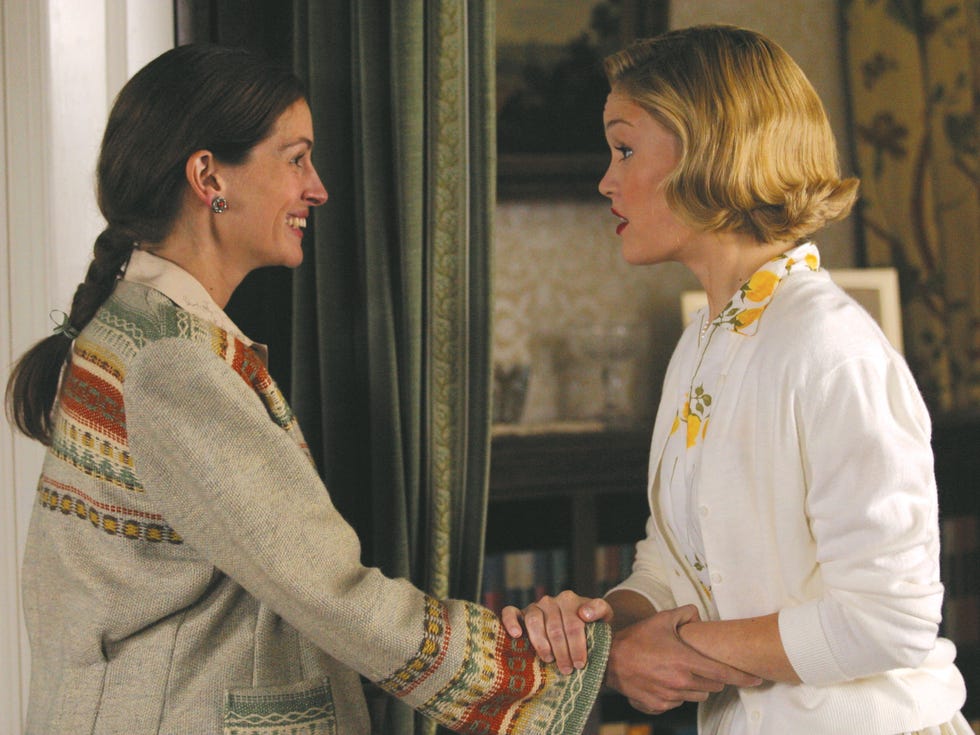 b7th0p mona lisa smile year: 2003 usa julia roberts, julia stiles director: mike newell. image shot 2003. exact date unknown.