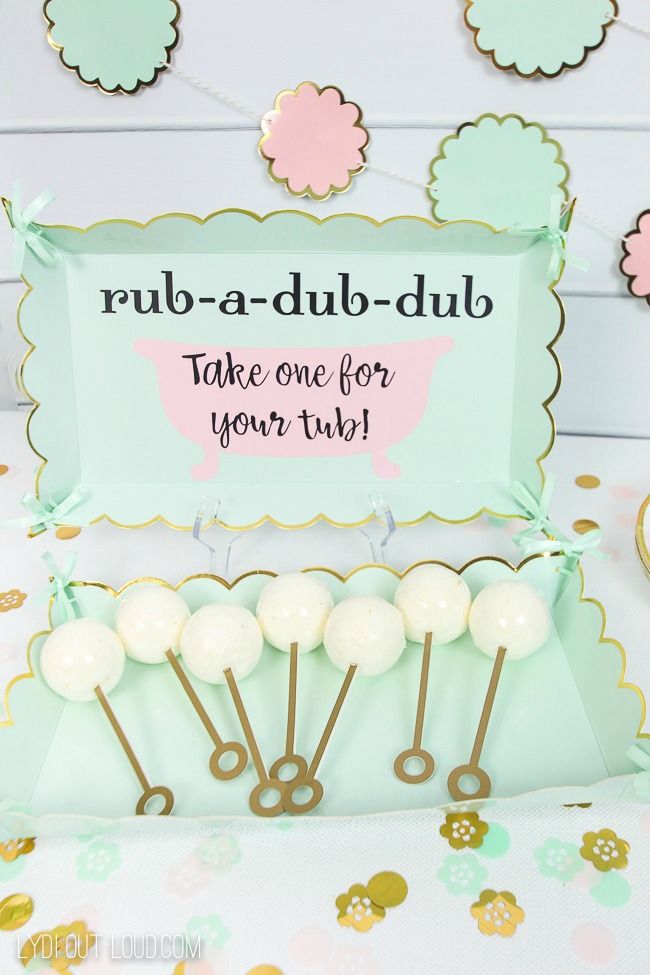 Girl Baby Shower Table Decorations In Pink Stock Photo - Download Image Now  - Baby Shower, Bottle, Box - Container - iStock