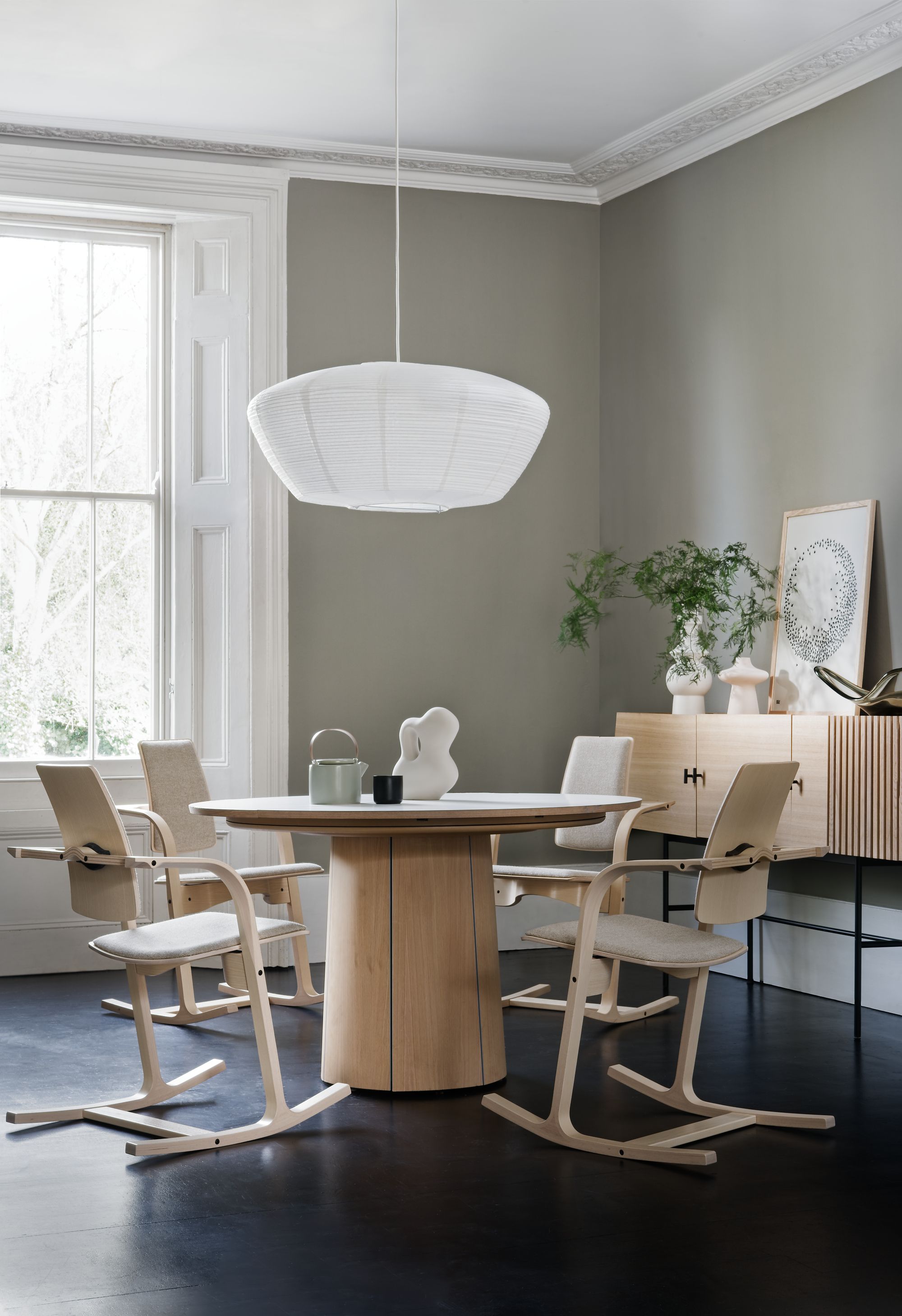 Skovby SM 33 Extendable Round Dining Table - Hansen Interiors